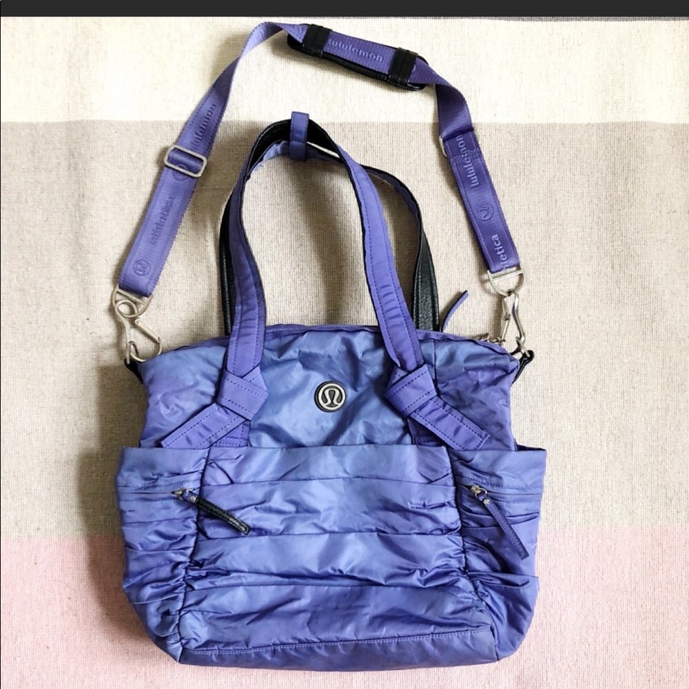 Lululemon triumphant tote